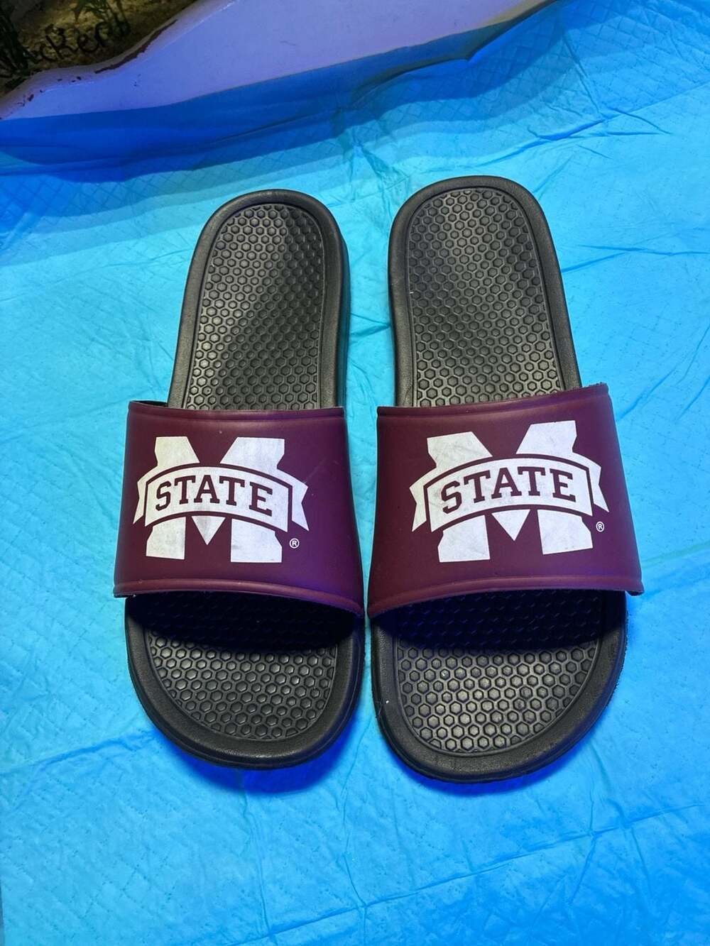 Mississippi State Bulldogs Maroon Slide Sandals Size XL (13-14)